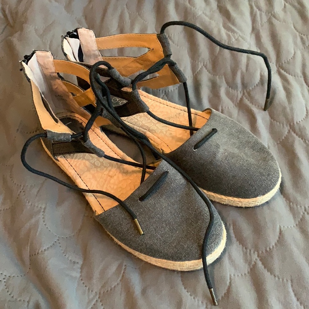 Black lace up close toed sandals